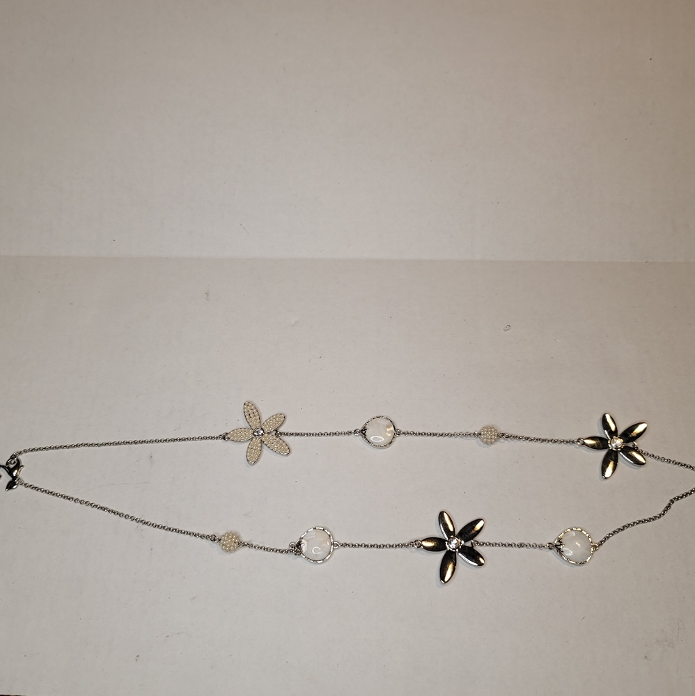 Carolee new york 15 in necklace flower beads